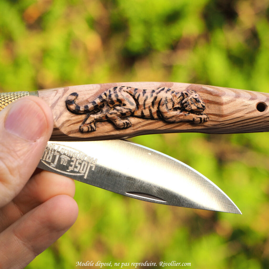 couteau sculpté tigre