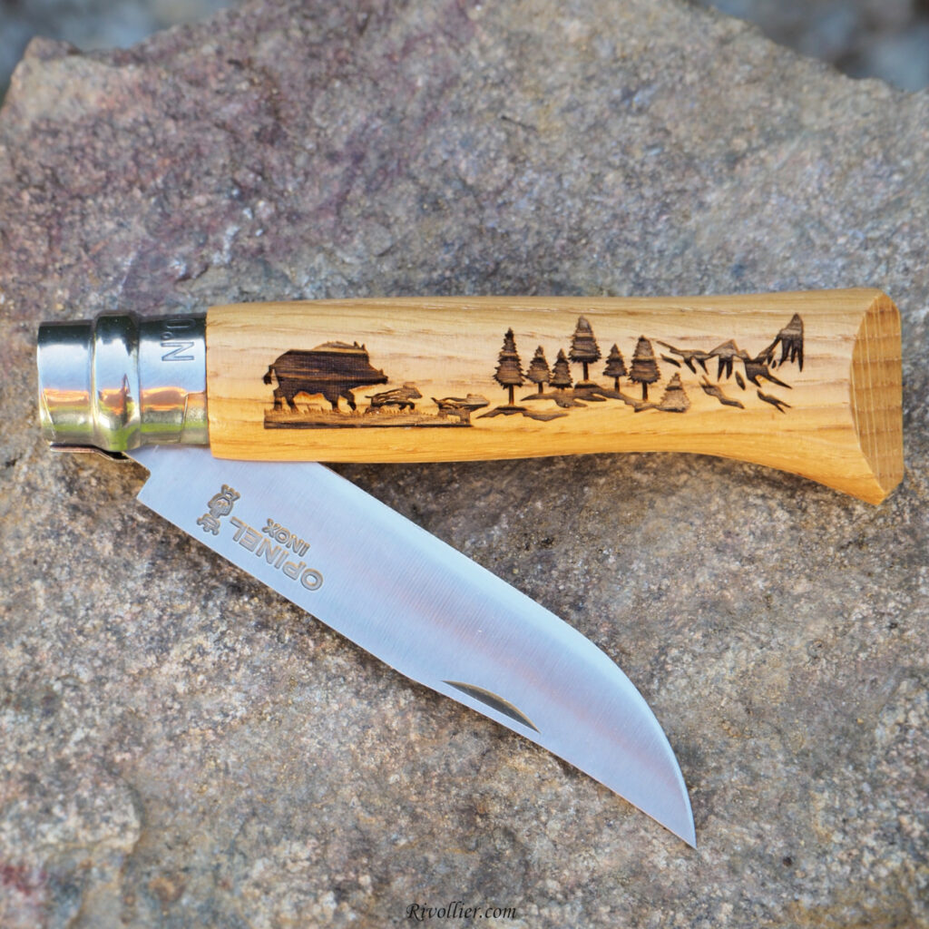 Opinel gravé sanglier chasse cadeau